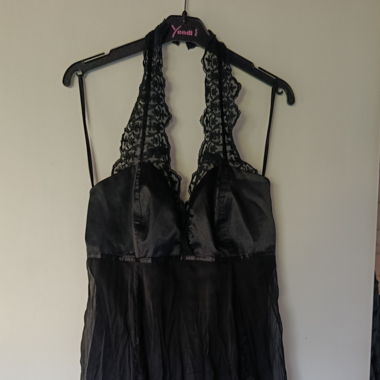Robe dos nu noire avec dentelle