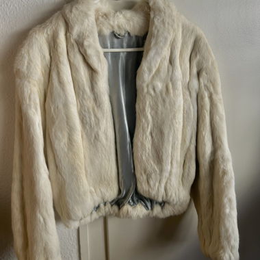 Veste courte en fourrure véritable crème