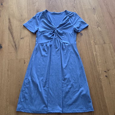 Blue short-sleeve dress