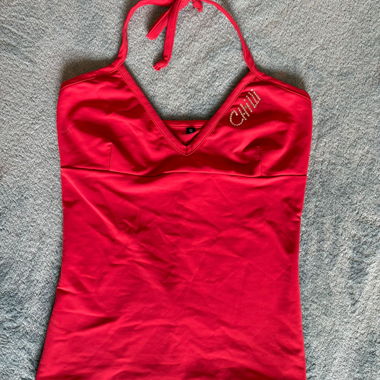 Top rouge à col halter