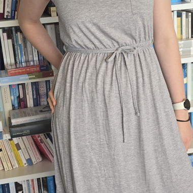 Abito maxi grigio con spacco