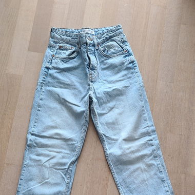 hellblaue Jeans