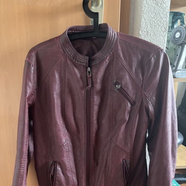 Veste en similicuir rouge