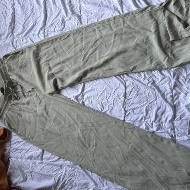 Pantaloni verdi larghi