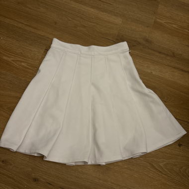 Short skirt