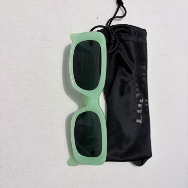 Grüne Sonnenbrille