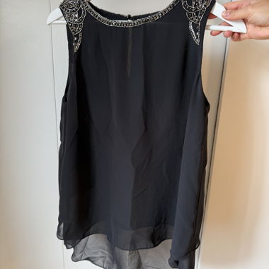Schwarze Bluse mit schönen Pailetten