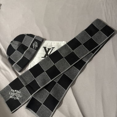 Echarpe et bonnet Louis Vuitton