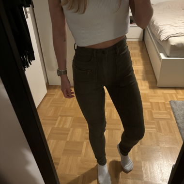 Olivegrüne Jeans
