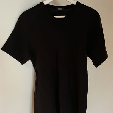 T-shirt Hugo Boss con scollo a V