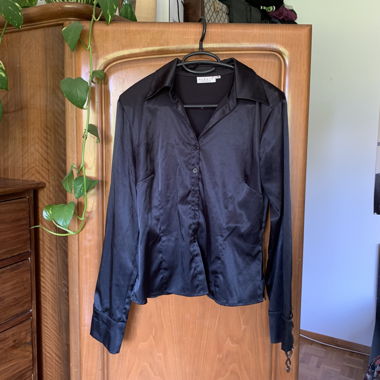 Vintage tailliertes Hemd/Bluse aus schwarzem Satin