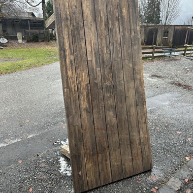 Piano del tavolo in legno con struttura