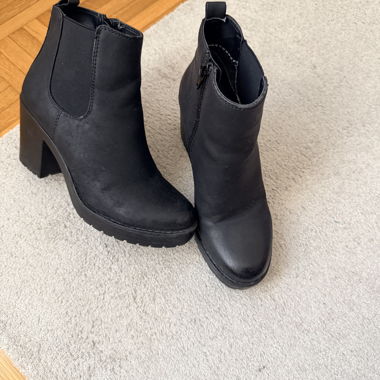 Bottines noires à talon