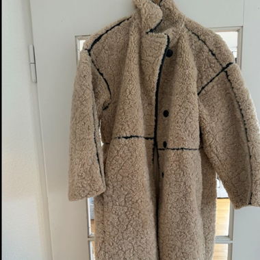H & M Teddy Mantel
