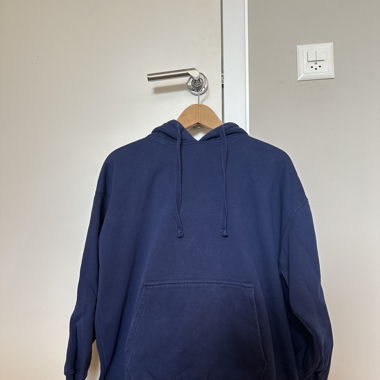 Pull bleu à capuche 