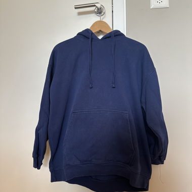 Pull bleu à capuche 