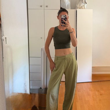 Grüne weite Hose