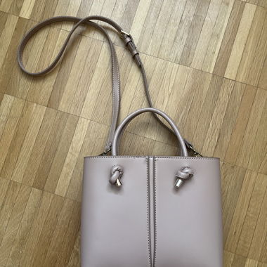 Sac à main beige avec bandoulière