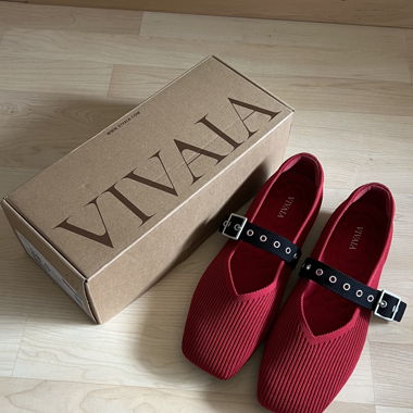 VIVAIA red buckle flats
