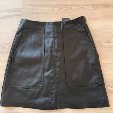 Gonna nera effetto pelle