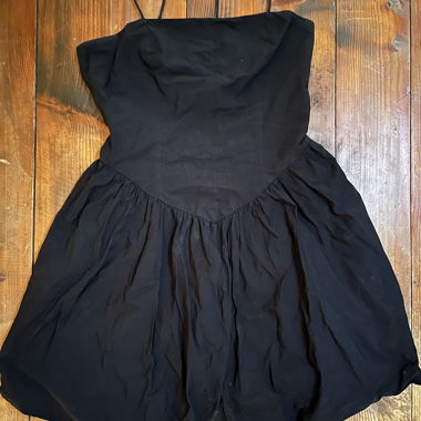 Vestito nero con spalline