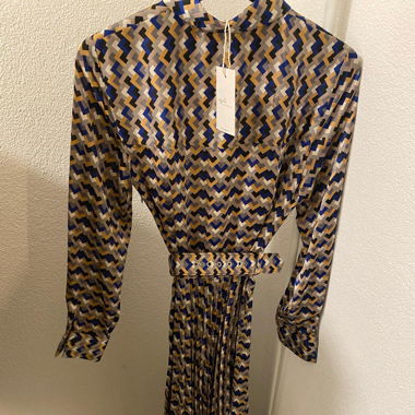 MANGO Kleid