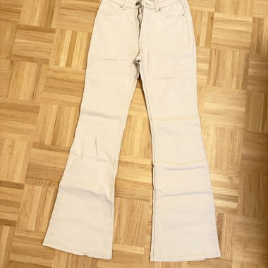 H&M Divided beige flared jeans, EU 36