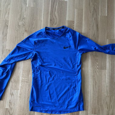 2 Nike pro Dri-Fit
