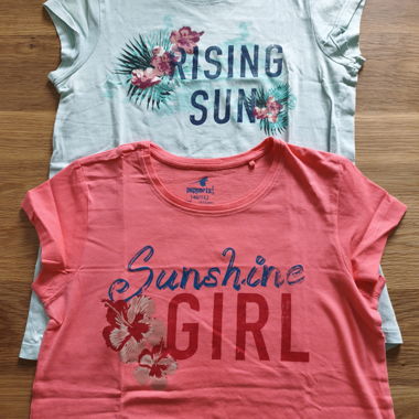 2 Mädchen-T-Shirts