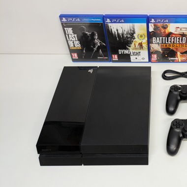 Sony PlayStation 4, 2 Controller, 5 Games