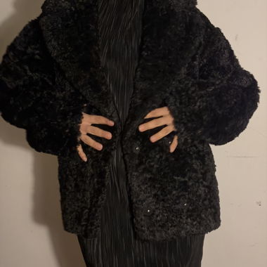 Giacca nera COS in ecopelliccia