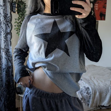Grey Long-Sleeve Star Sweatshirt