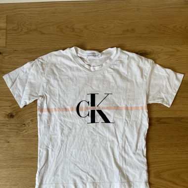 Calvin Klein T shirt