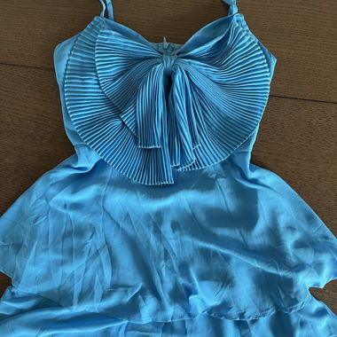 Robe à volants avec détail de nœud plissé