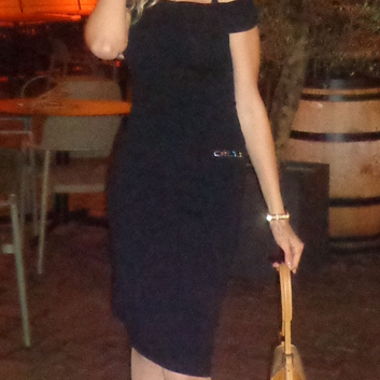 Abito nero off-shoulder