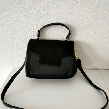Schwarze Umhängetasche