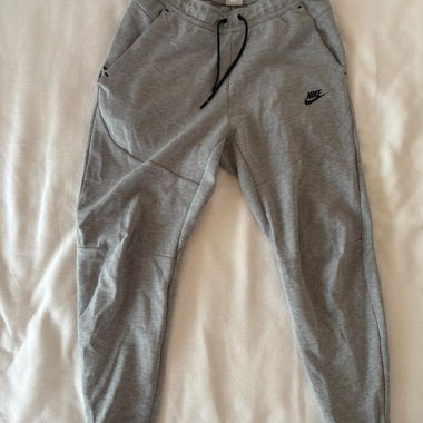 Nike Tech Fleece Grau