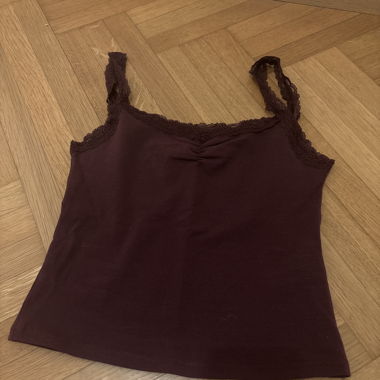 Bordeaux Top mit Spitze