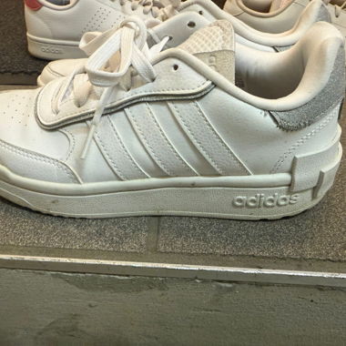 Weisse adidas Leder-Sneaker