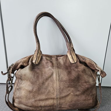Gepflegte und weiche Lederhandtasche