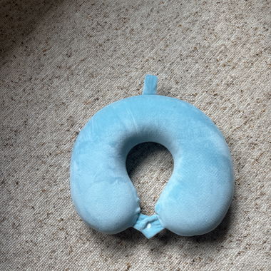Coussin de cou bleu