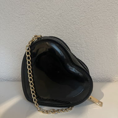 Piccola borsa nera a forma di cuore