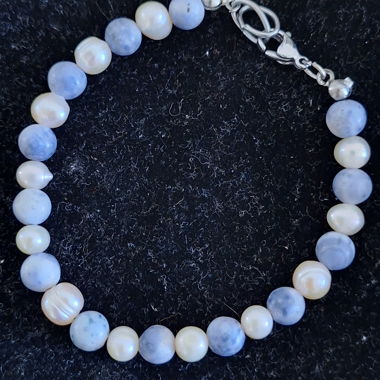 Bracciale di perle blu-bianco