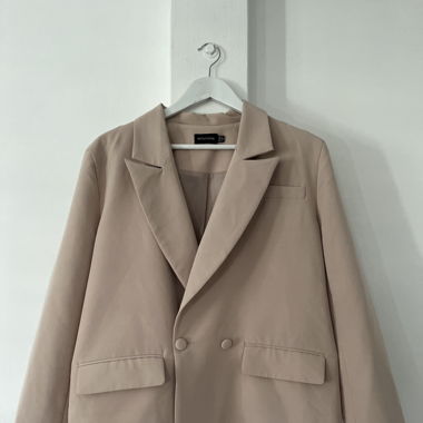 Blazer beige pretty little thing