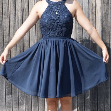Dunkelblaues Festkleid