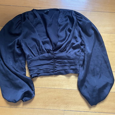 Black Cropped Top with Puff Sleeves 