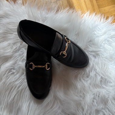 Mocassins noirs à bride dorée taille 37