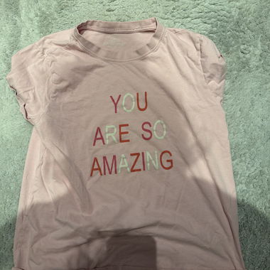 Pinkes T-Shirt mit Print