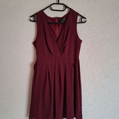 Bordeaux-Kleid