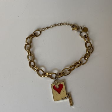 Bracciale dorato con ciondolo a cuore